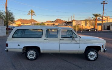 Chevrolet-Suburban-1974-3