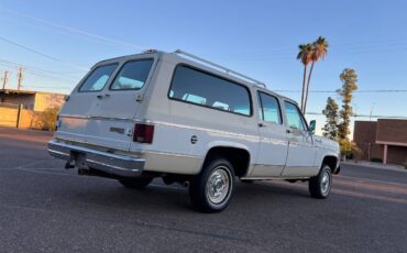 Chevrolet-Suburban-1974-4