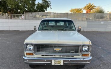 Chevrolet-Suburban-1974-4