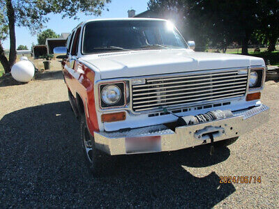 Chevrolet-Suburban-1974-5