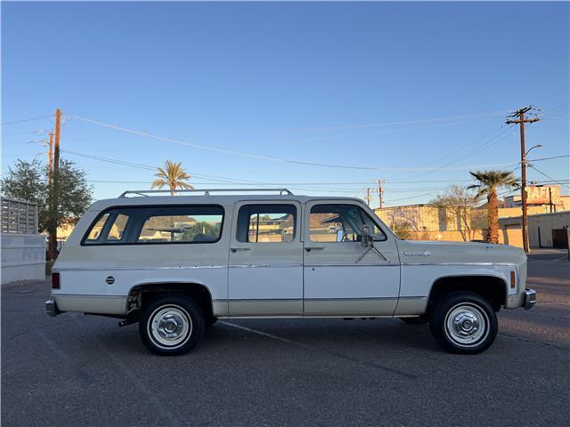 Chevrolet-Suburban-1974-6