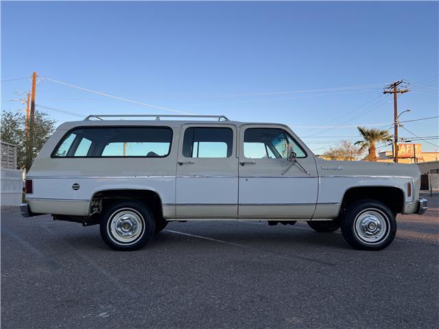 Chevrolet-Suburban-1974-7