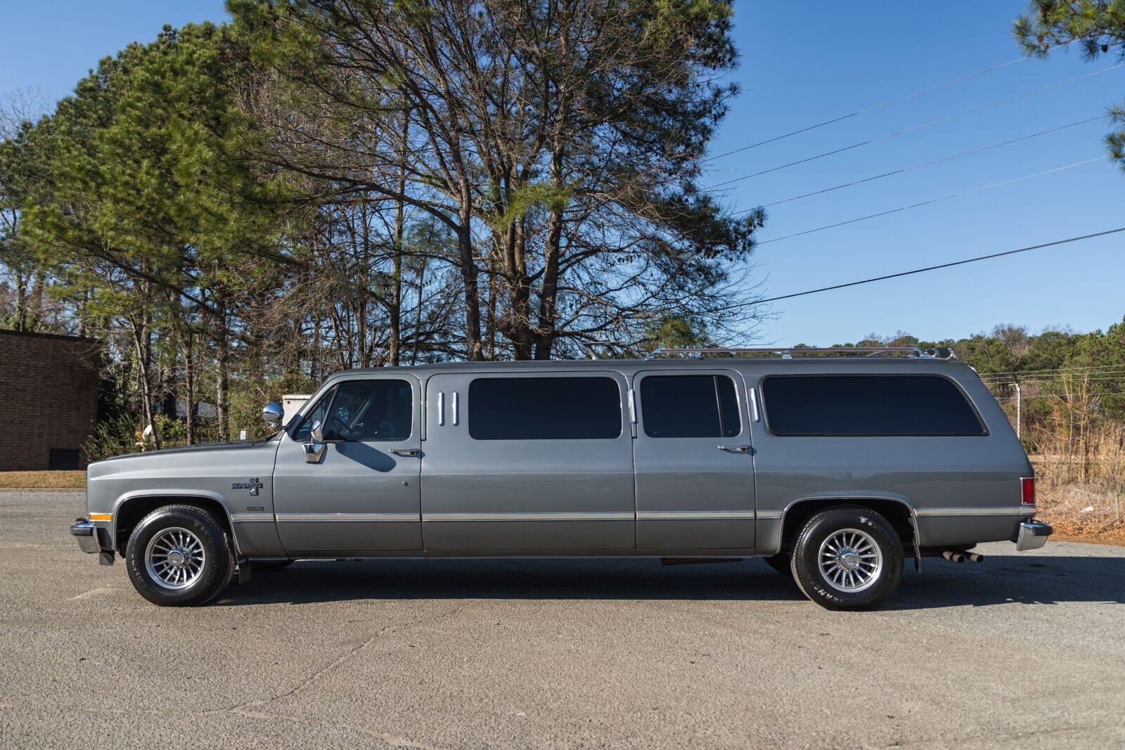 Chevrolet-Suburban-1988-10