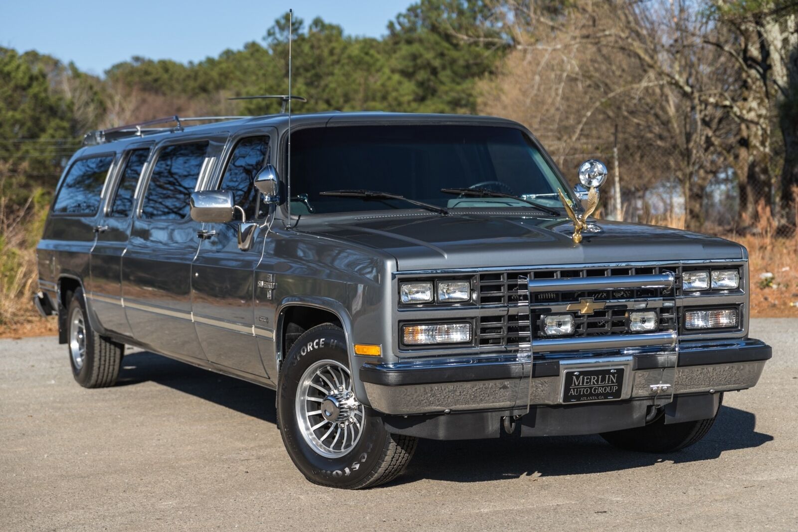 Chevrolet-Suburban-1988-5