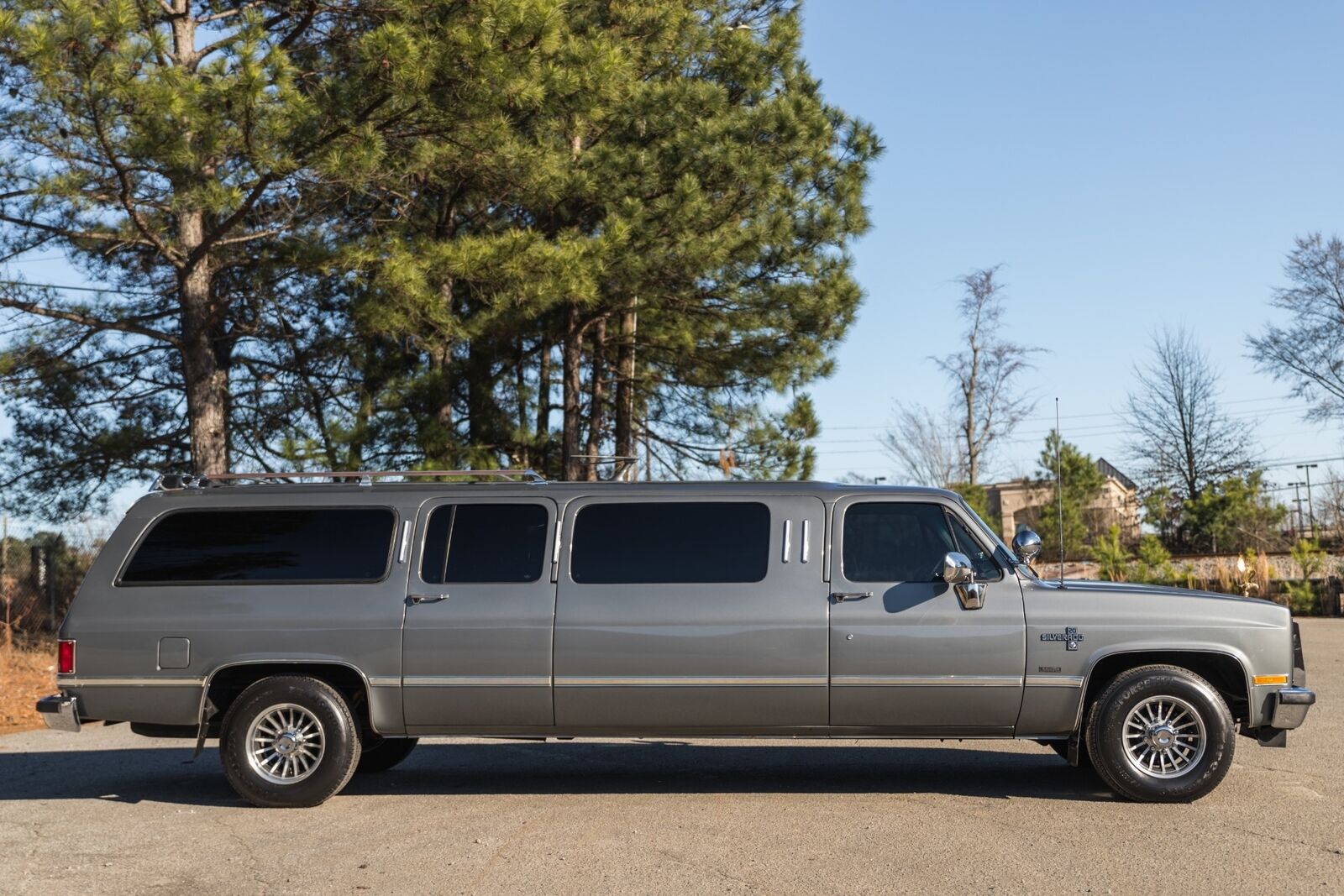 Chevrolet-Suburban-1988-6