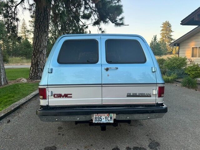 Chevrolet-Suburban-1989-2