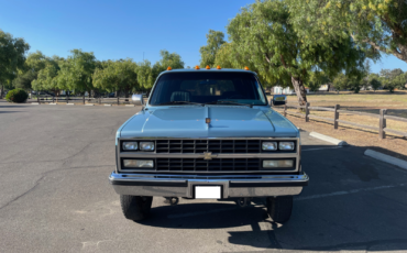 Chevrolet-Suburban-1989-3