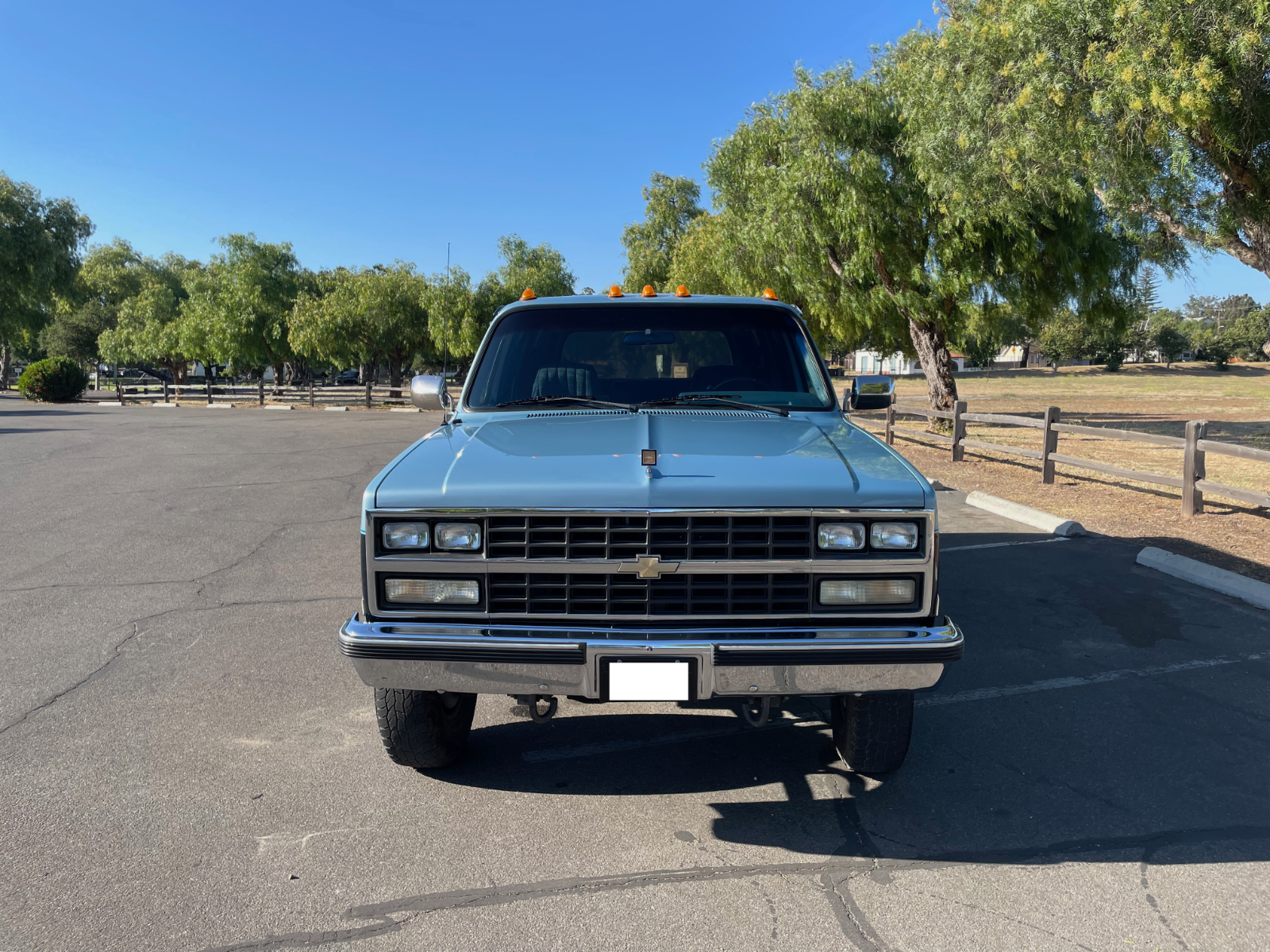 Chevrolet-Suburban-1989-3