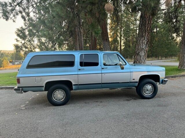 Chevrolet-Suburban-1989-5