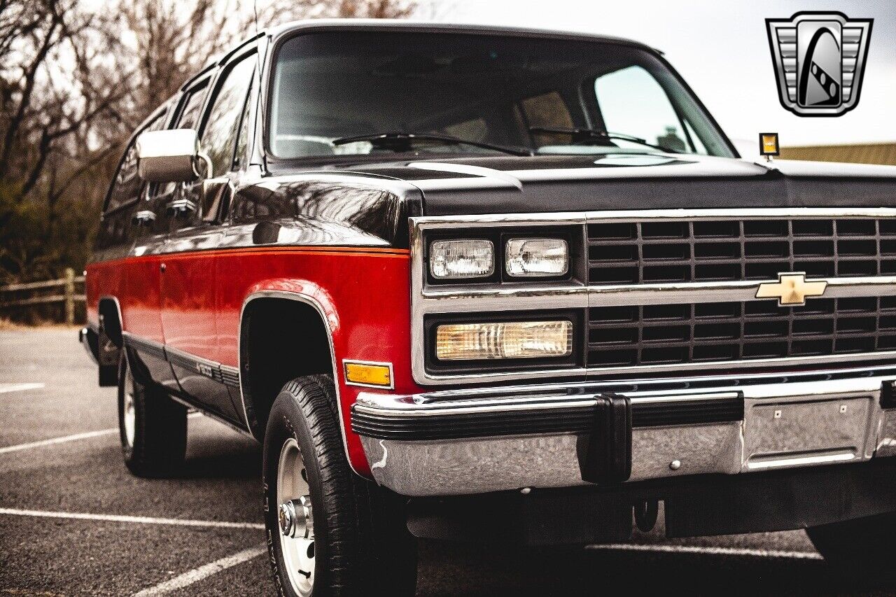 Chevrolet-Suburban-1991-11