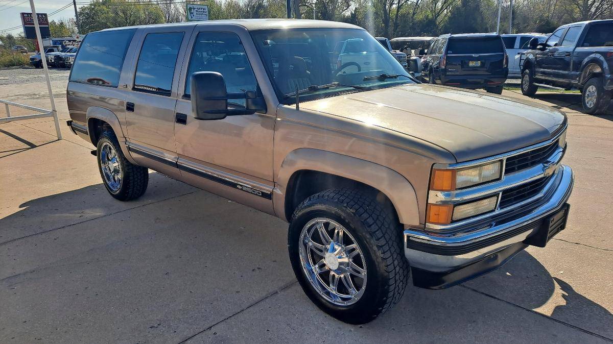 Chevrolet-Suburban-1994-11