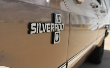 Chevrolet-Suburban-Pickup-1988-10