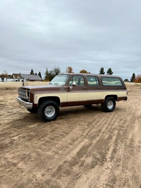 Chevrolet-Suburban-SUV-1977-5