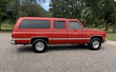 Chevrolet-Suburban-SUV-1987-4