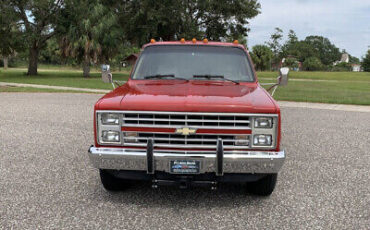 Chevrolet-Suburban-SUV-1987-7