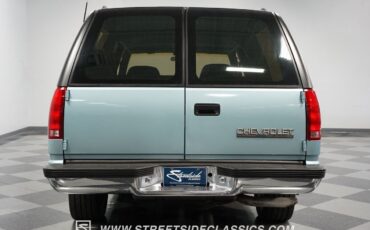 Chevrolet-Suburban-SUV-1992-10