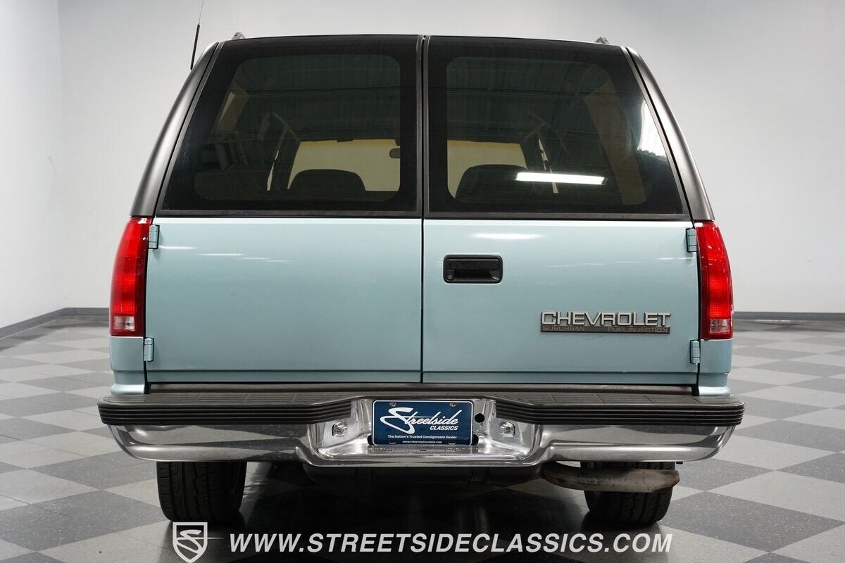 Chevrolet-Suburban-SUV-1992-10