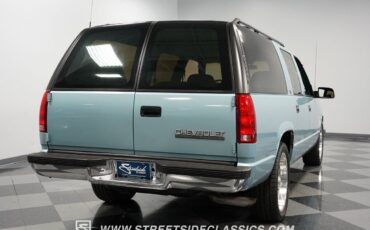 Chevrolet-Suburban-SUV-1992-11