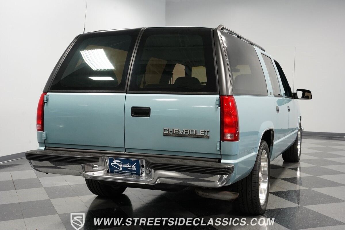 Chevrolet-Suburban-SUV-1992-11