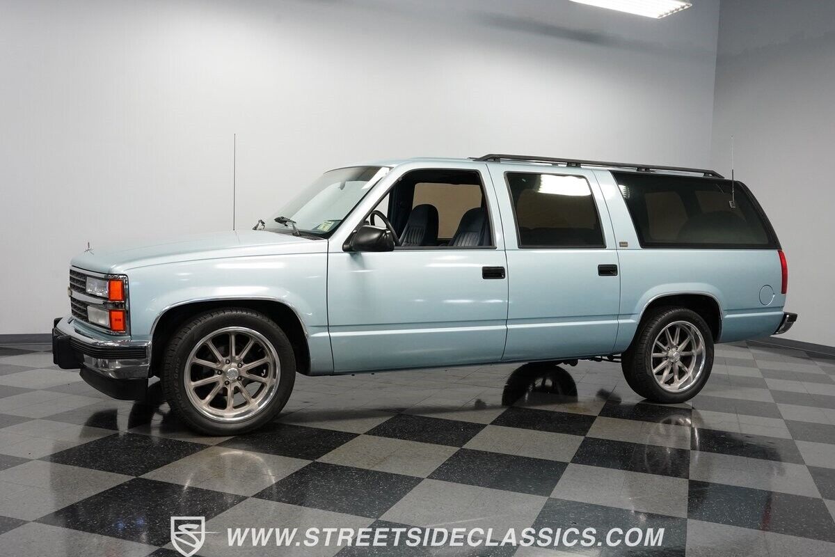 Chevrolet-Suburban-SUV-1992-6