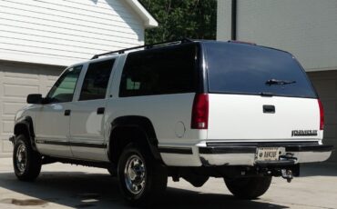 Chevrolet-Suburban-SUV-1995-2