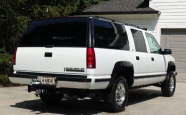 Chevrolet-Suburban-SUV-1995-3