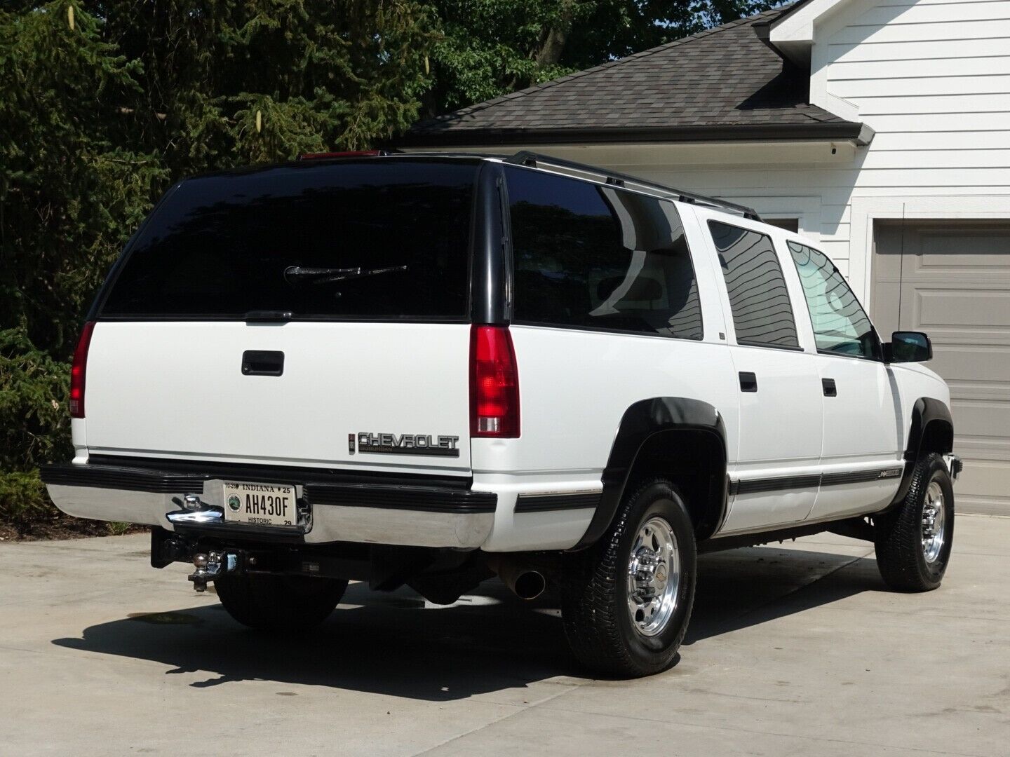 Chevrolet-Suburban-SUV-1995-3