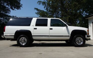 Chevrolet-Suburban-SUV-1995-4