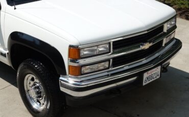 Chevrolet-Suburban-SUV-1995-6