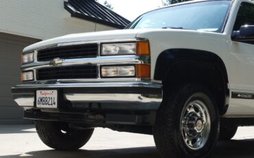 Chevrolet-Suburban-SUV-1995-7