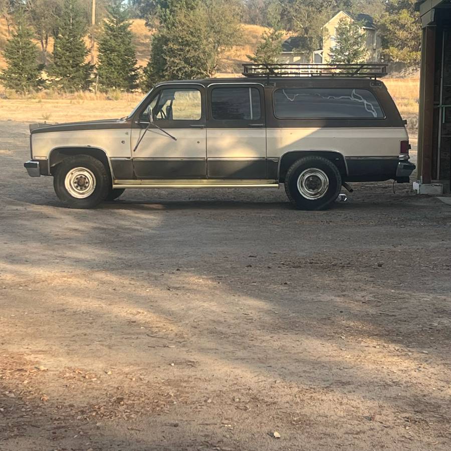 Chevrolet-Suburban-c2500-1985-1