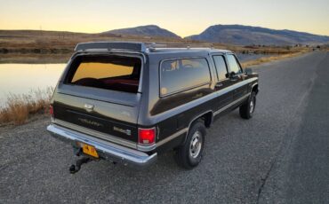 Chevrolet-Suburban-k20-1985-3