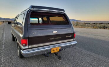 Chevrolet-Suburban-k20-1985-9