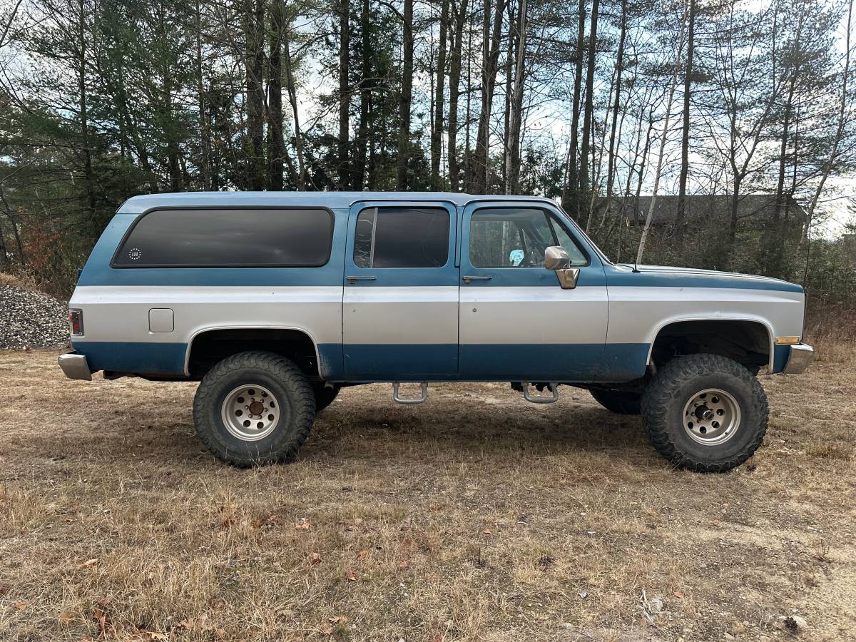 Chevrolet-Suburban-v10-1988-3