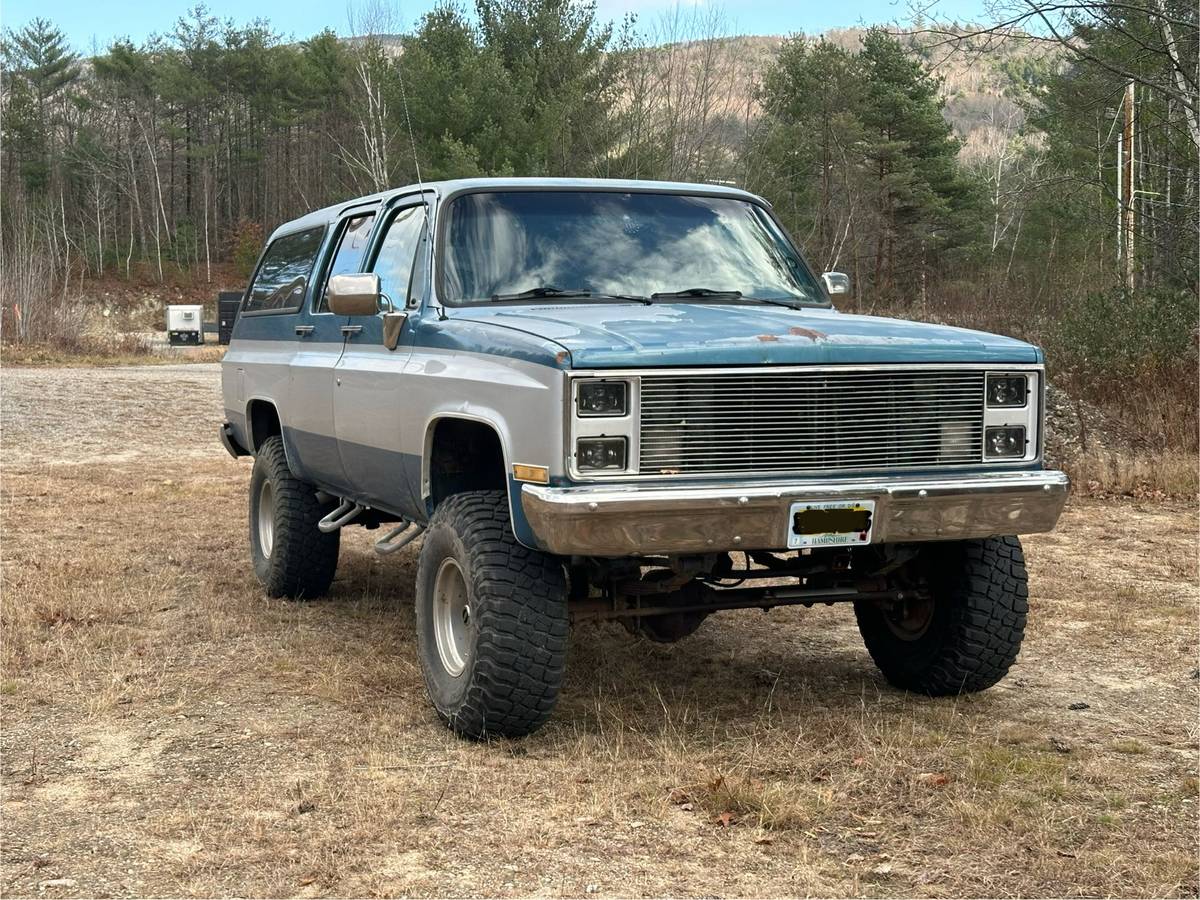 Chevrolet-Suburban-v10-1988-7