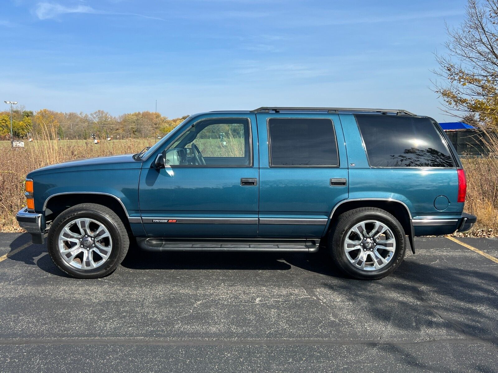 Chevrolet-Tahoe-SUV-1995-1