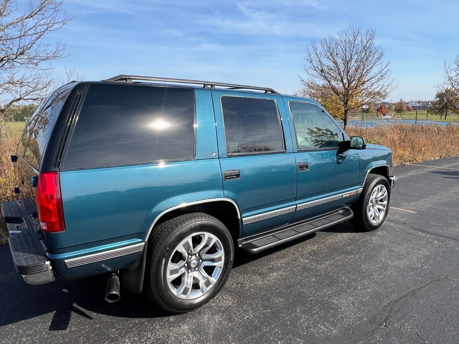 Chevrolet-Tahoe-SUV-1995-12