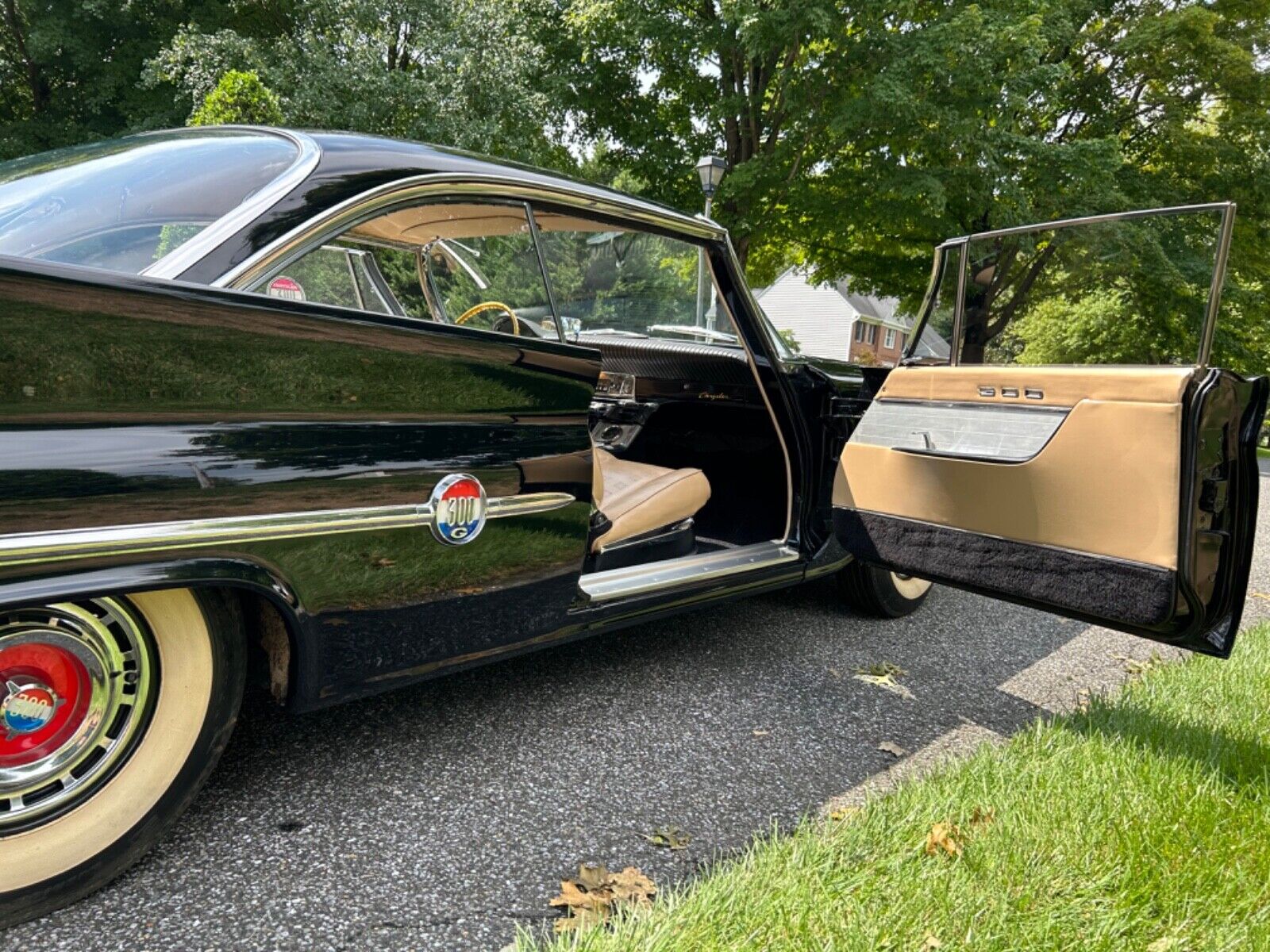 Chrysler-300-Series-Coupe-1961-16