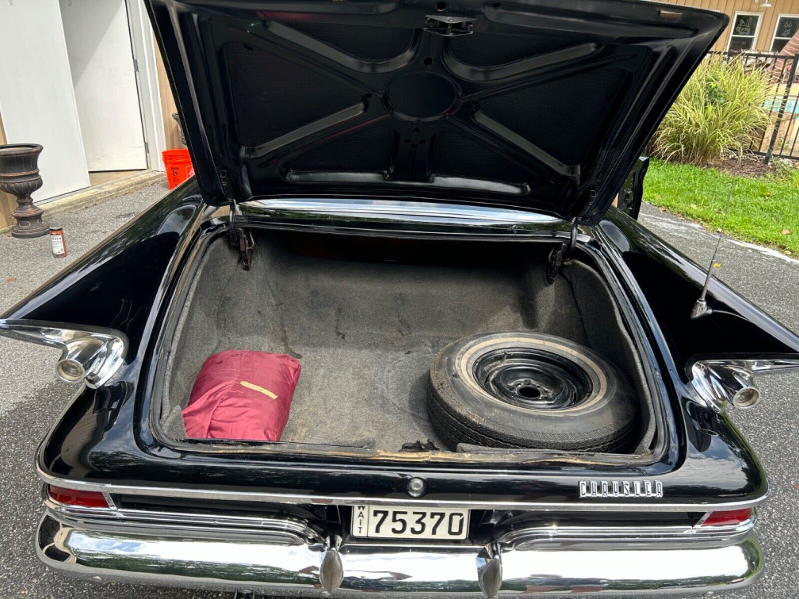 Chrysler-300-Series-Coupe-1961-26