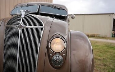 Chrysler-Airflow-1936-10