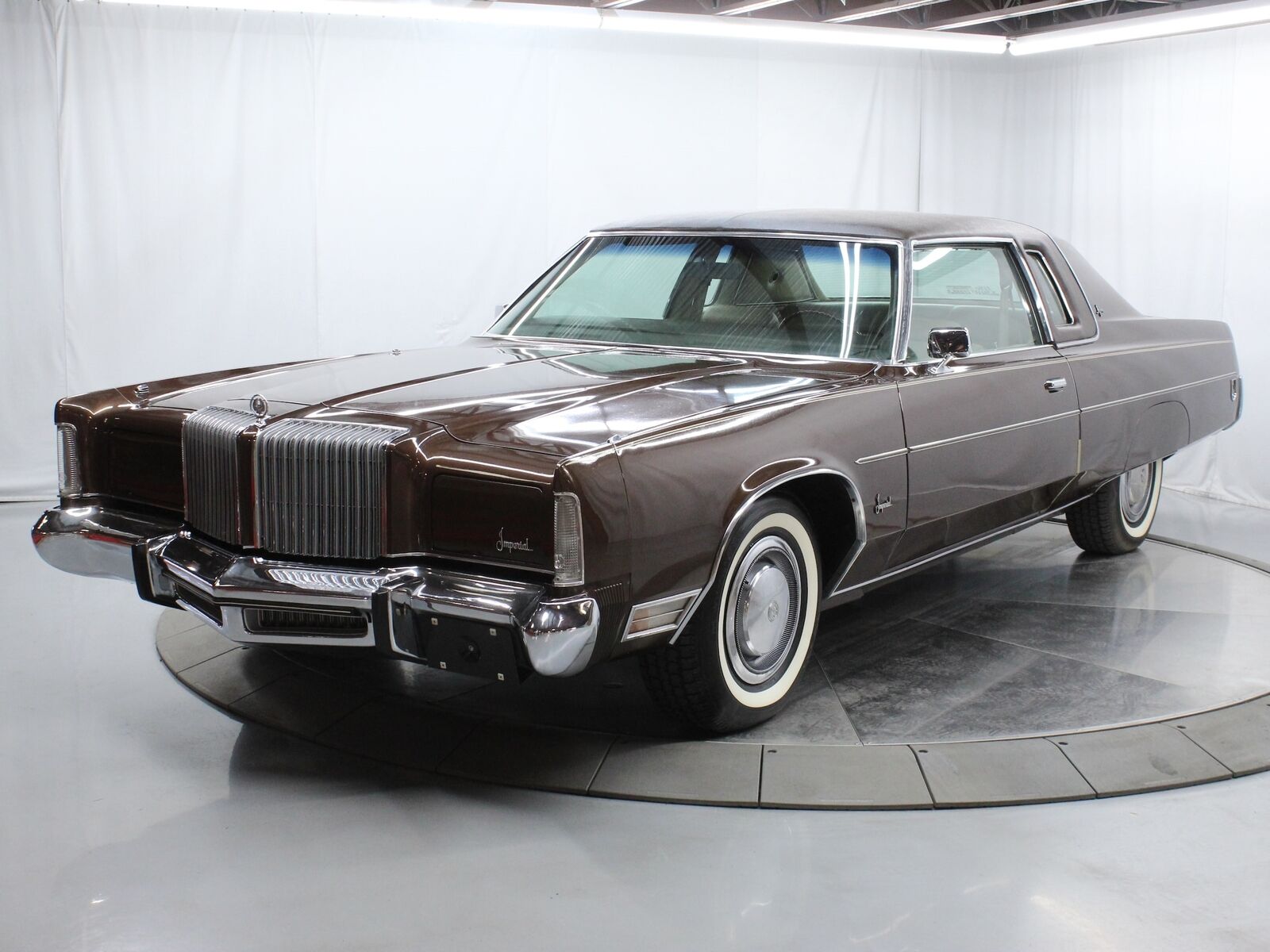 Chrysler-Imperial-1975-1