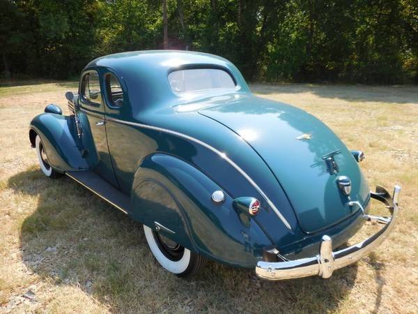 Chrysler-Royal-5-window-club-coupe-1938-15