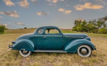 Chrysler-Royal-5-window-club-coupe-1938-2