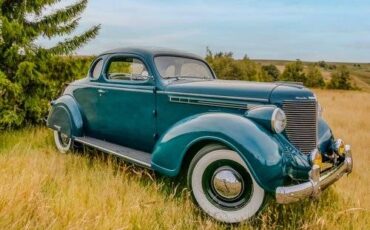 Chrysler-Royal-5-window-club-coupe-1938