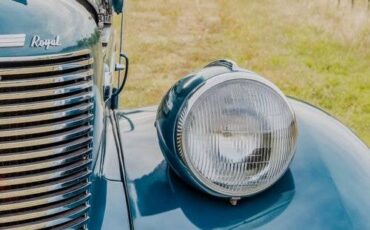 Chrysler-Royal-5-window-club-coupe-1938-8