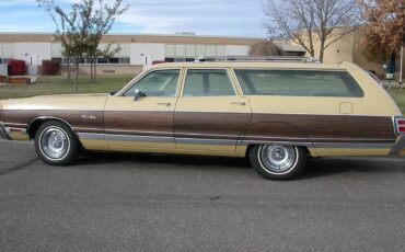 Chrysler-Town-and-country-1973-11