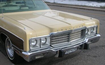 Chrysler-Town-and-country-1973-19