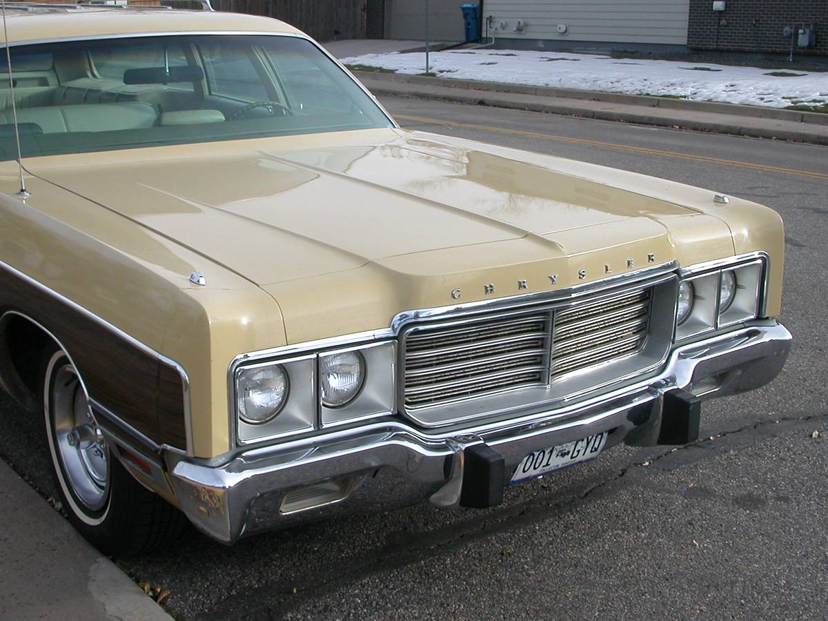 Chrysler-Town-and-country-1973-19