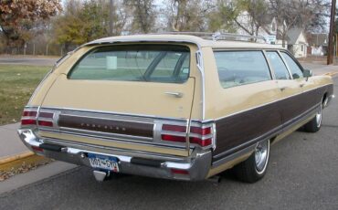 Chrysler-Town-and-country-1973