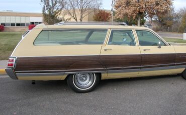 Chrysler-Town-and-country-1973-4